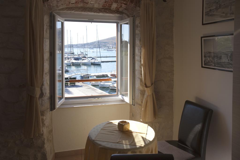 Apartments Riva Trogir Oda fotoğraf